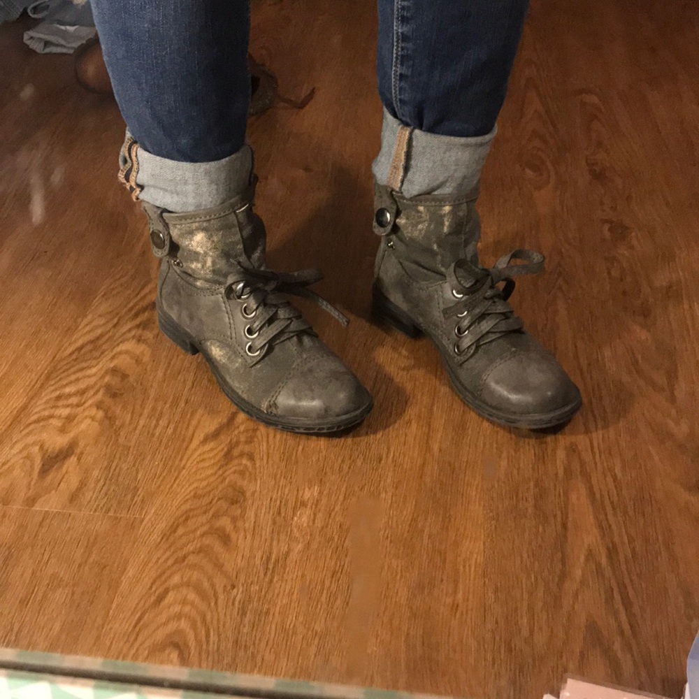 Combat boots